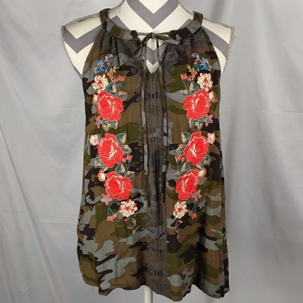 Andree by Unit Embroidered Floral Camo Halter Top